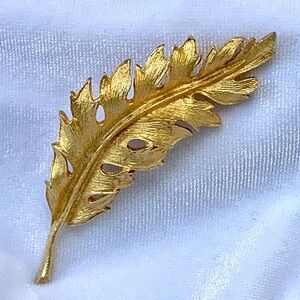 Vintage Coro 1961 Goldtone Autumn Leaf Brooch